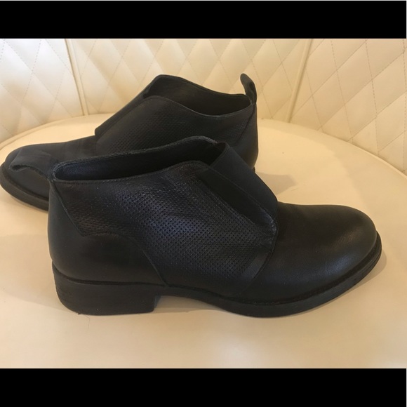 Bueno Black Ankle Boots - Picture 2 of 4